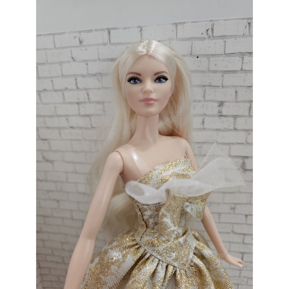 Mattel Barbie #6 GXB28 Barbie Signature Looks Blonde Rebodied 2025 Holiday Doll